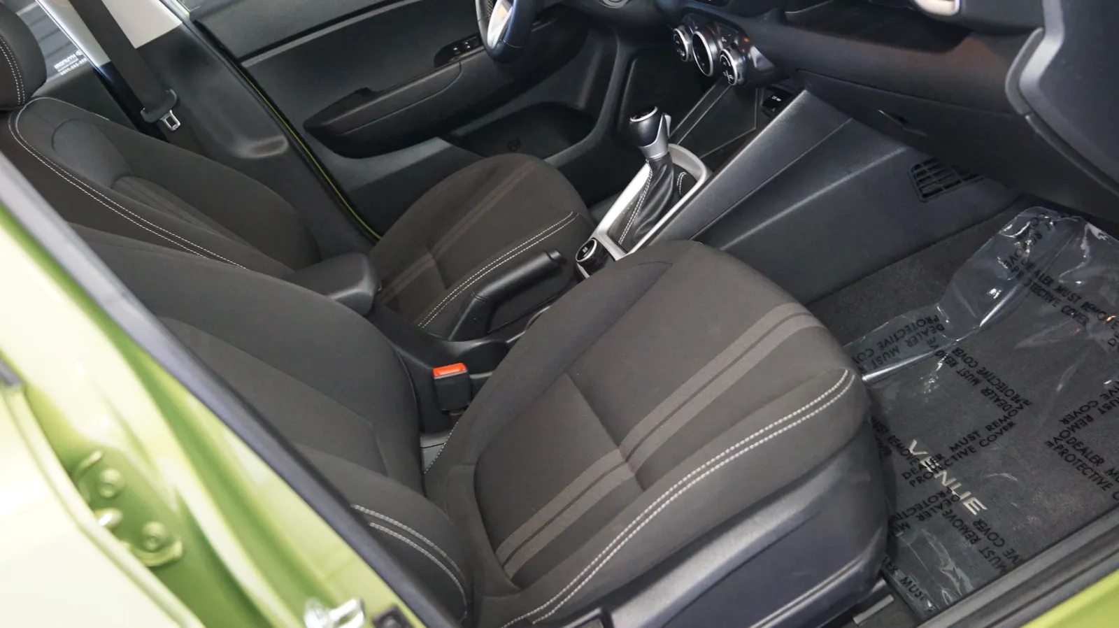 More photos of 2023 Hyundai VENUE SEL at Auto City, CA