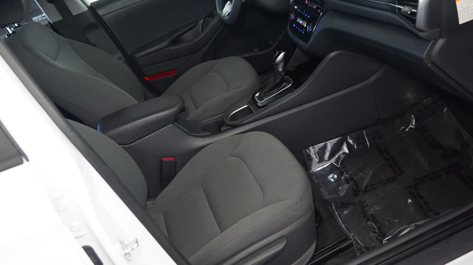 More photos of 2020 Hyundai IONIQ Hybrid Blue at Auto City, CA