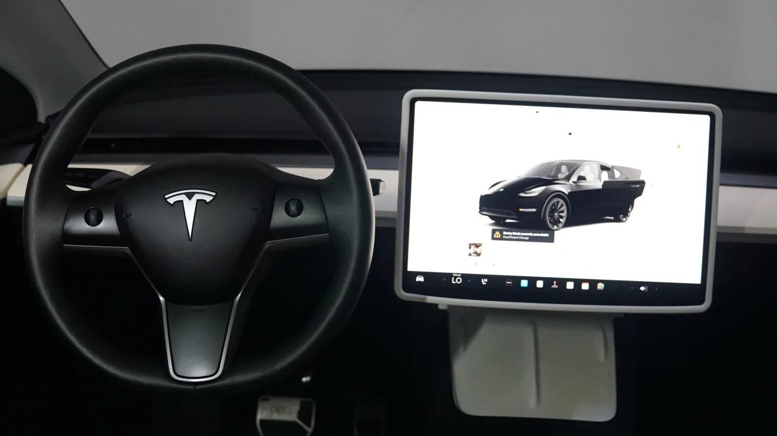 More photos of 2023 Tesla Model Y Long Range at Auto City, CA