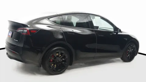 More photos of 2023 Tesla Model Y Long Range at Auto City, CA