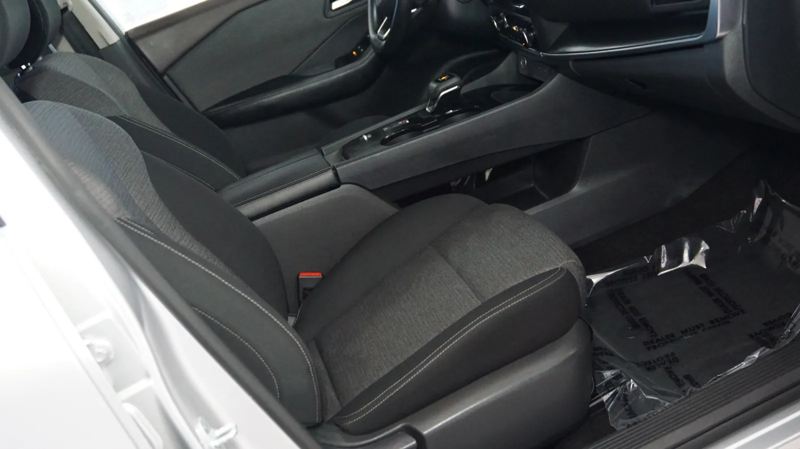 More photos of 2023 Nissan Rogue SV at Auto City, CA