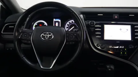 More photos of 2020 Toyota Camry Hybrid SE at Auto City, CA