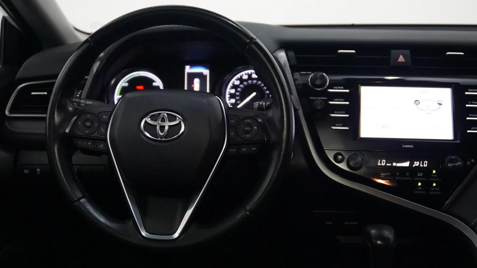 More photos of 2020 Toyota Camry Hybrid SE at Auto City, CA