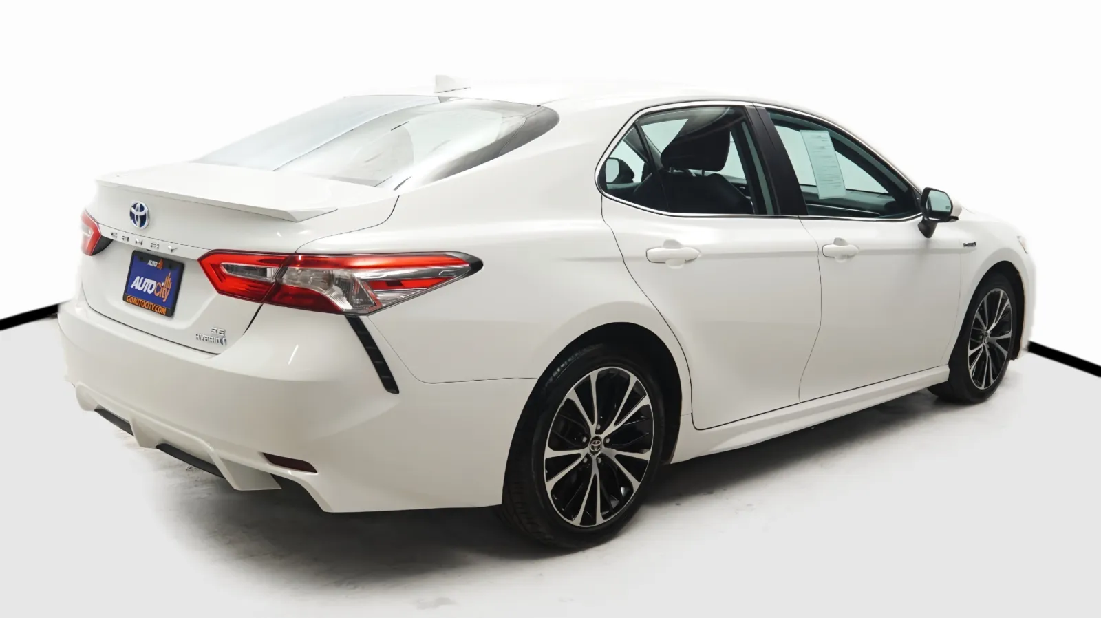 More photos of 2020 Toyota Camry Hybrid SE at Auto City, CA