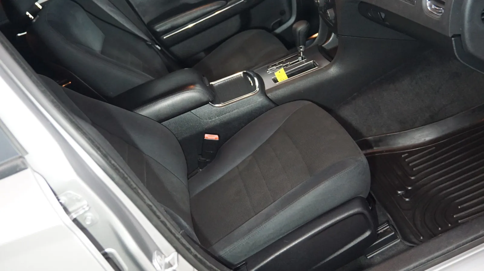 More photos of 2011 Dodge Charger SE at Auto City, CA