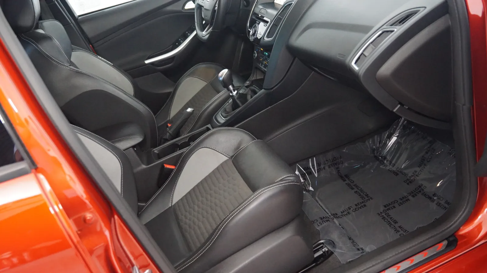 More photos of 2018 Ford Focus ST at Auto City, CA