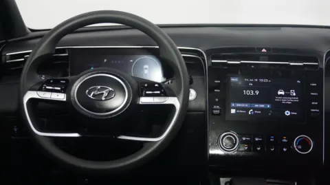 More photos of 2023 Hyundai Santa Cruz SEL at Auto City, CA