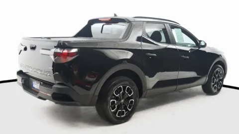 More photos of 2023 Hyundai Santa Cruz SEL at Auto City, CA