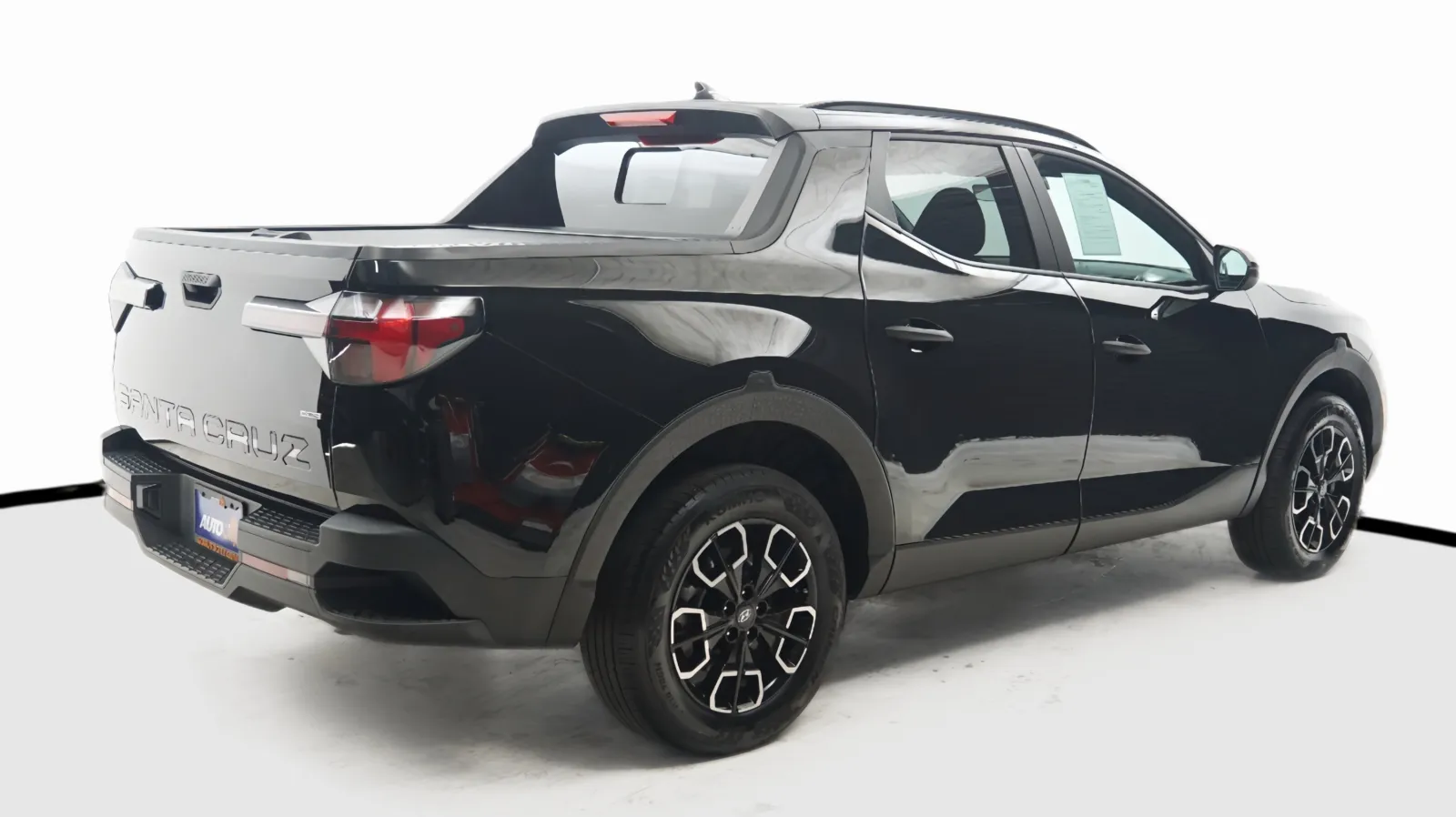 More photos of 2023 Hyundai Santa Cruz SEL at Auto City, CA