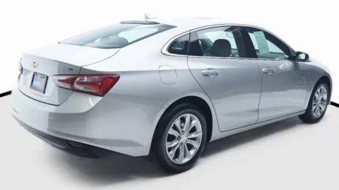 More photos of 2022 Chevrolet Malibu LT at Auto City, CA