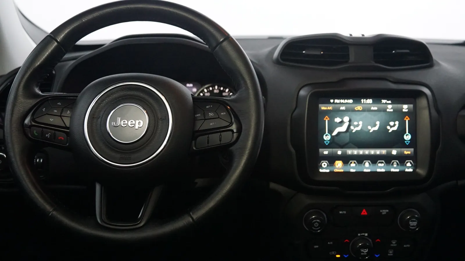 More photos of 2018 Jeep Renegade Altitude at Auto City, CA