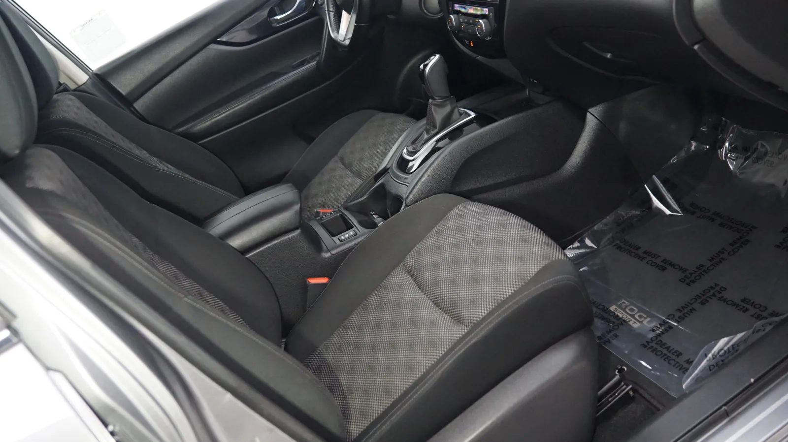 More photos of 2022 Nissan Rogue Sport SV at Auto City, CA