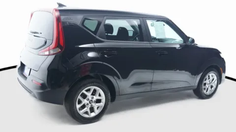 More photos of 2022 Kia Soul LX at Auto City, CA