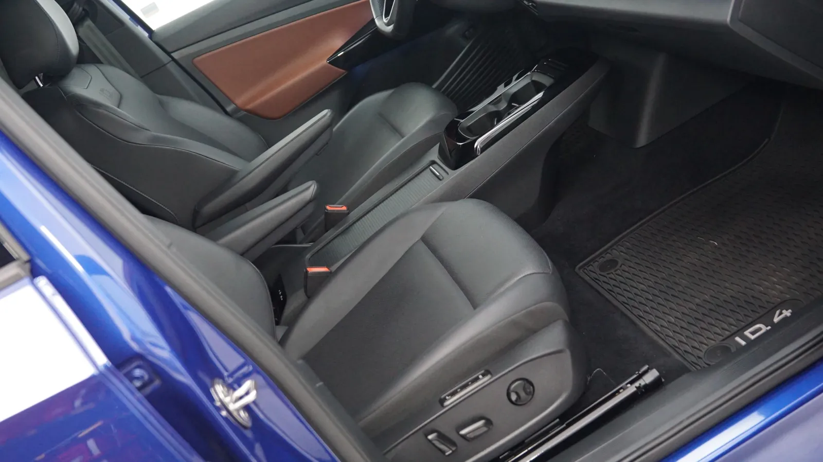 More photos of 2021 Volkswagen ID.4 Pro S at Auto City, CA