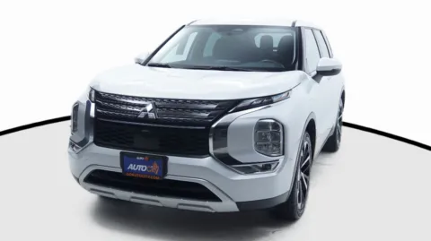 White 2023 Mitsubishi Outlander SE for sale in El Cajon, CA