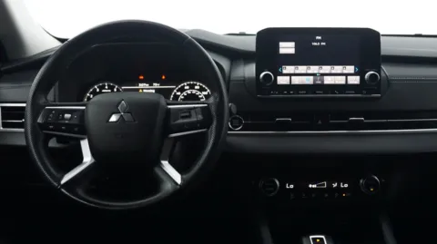 More photos of 2023 Mitsubishi Outlander SE at Auto City, CA