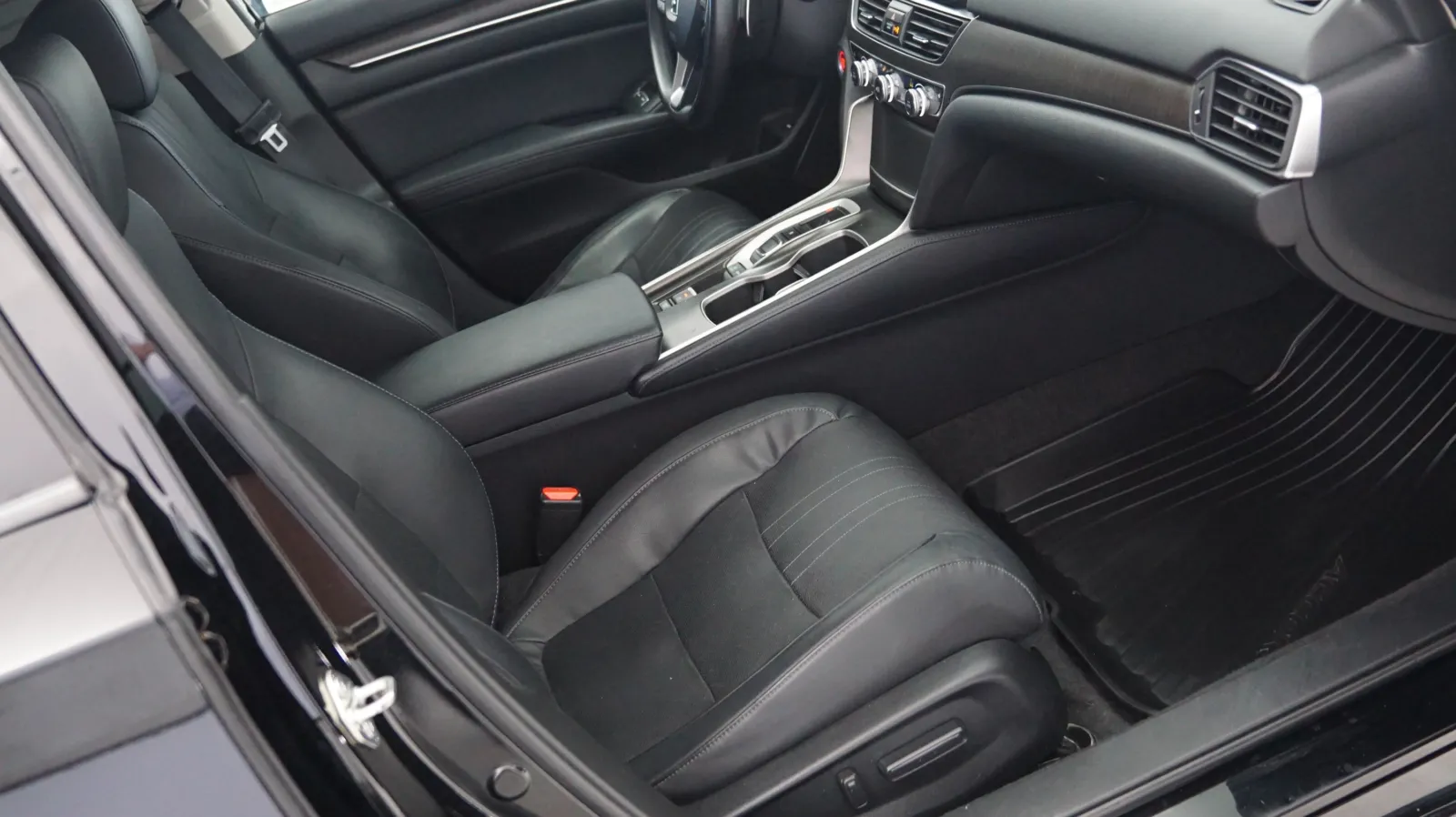 More photos of 2018 Honda Accord EX-L 2.0T at Auto City, CA