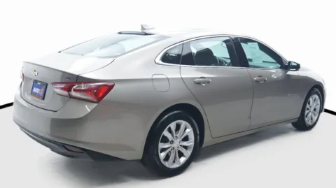More photos of 2022 Chevrolet Malibu LT at Auto City, CA