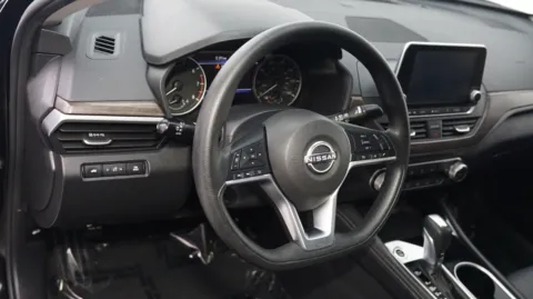 More photos of 2023 Nissan Altima 2.5 SV at Auto City, CA