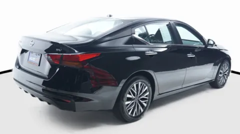 More photos of 2023 Nissan Altima 2.5 SV at Auto City, CA