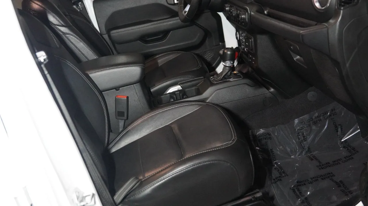 More photos of 2020 Jeep Wrangler Unlimited Sahara at Auto City, CA