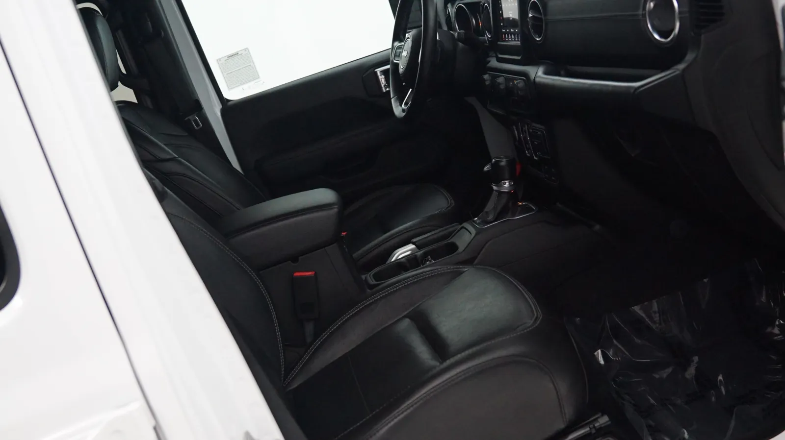More photos of 2020 Jeep Wrangler Unlimited Sahara at Auto City, CA