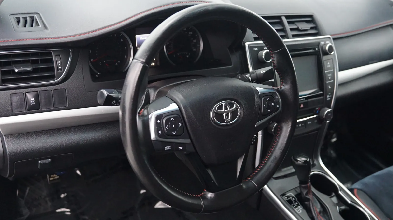 More photos of 2016 Toyota Camry LE at Auto City, CA