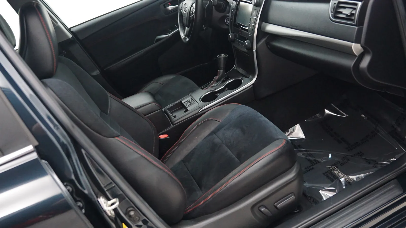 More photos of 2016 Toyota Camry LE at Auto City, CA