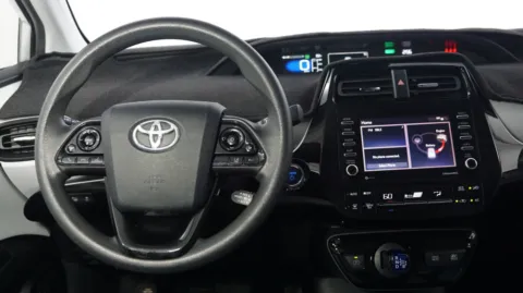 More photos of 2022 Toyota Prius XLE at Auto City, CA