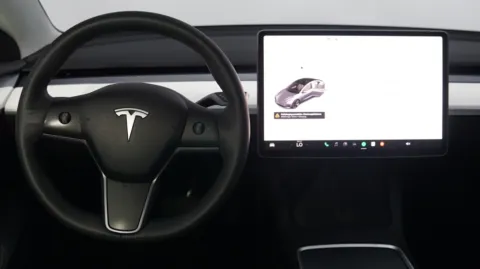 More photos of 2021 Tesla Model 3 Long Range at Auto City, CA