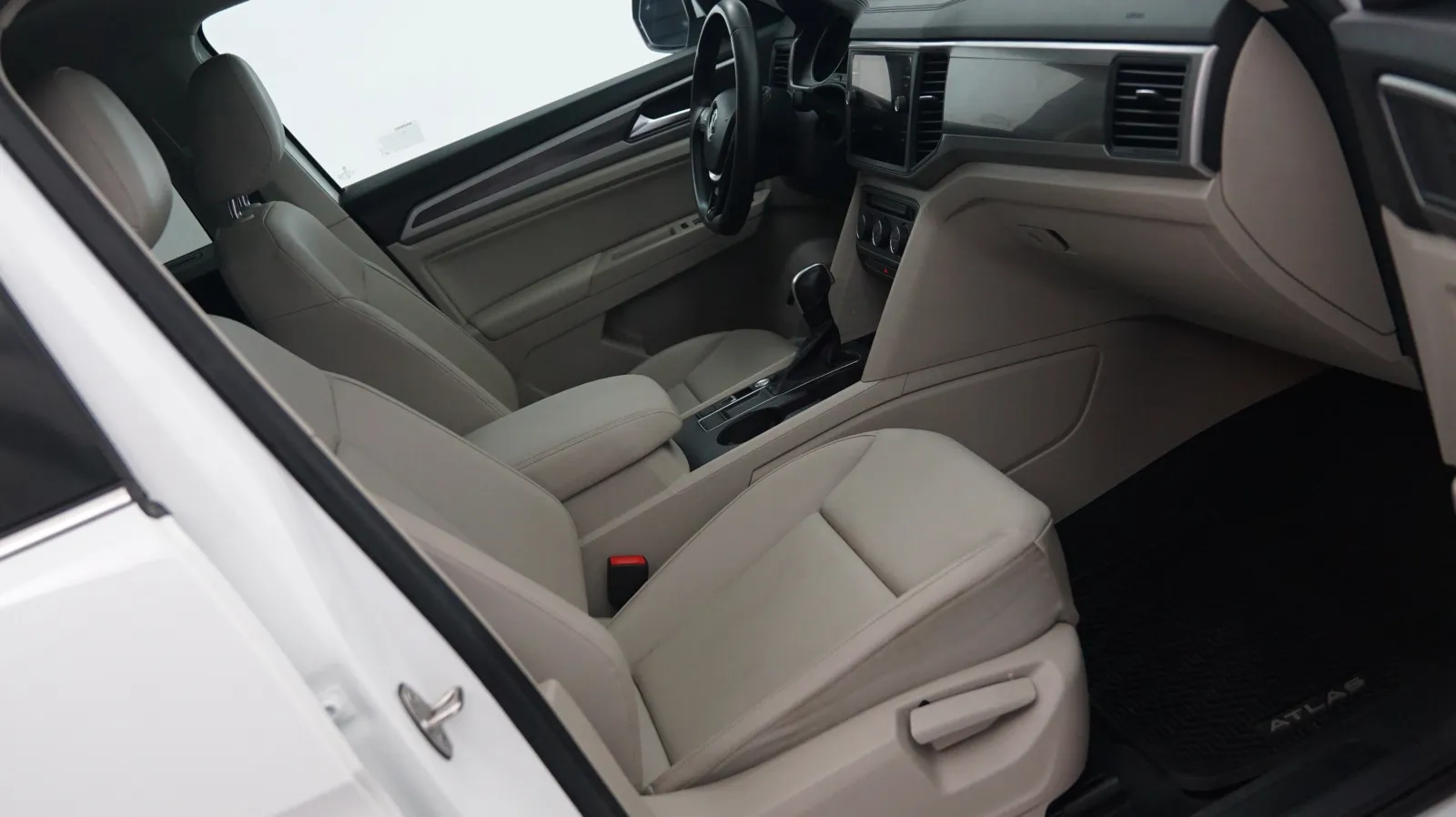 More photos of 2020 Volkswagen Atlas 2.0T SE w/Technology at Auto City, CA