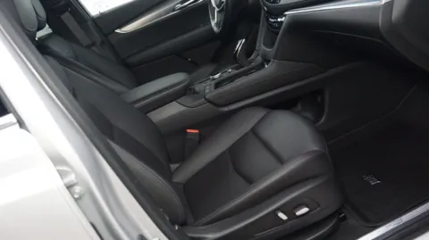 More photos of 2020 Cadillac XT5 Luxury FWD at Auto City, CA