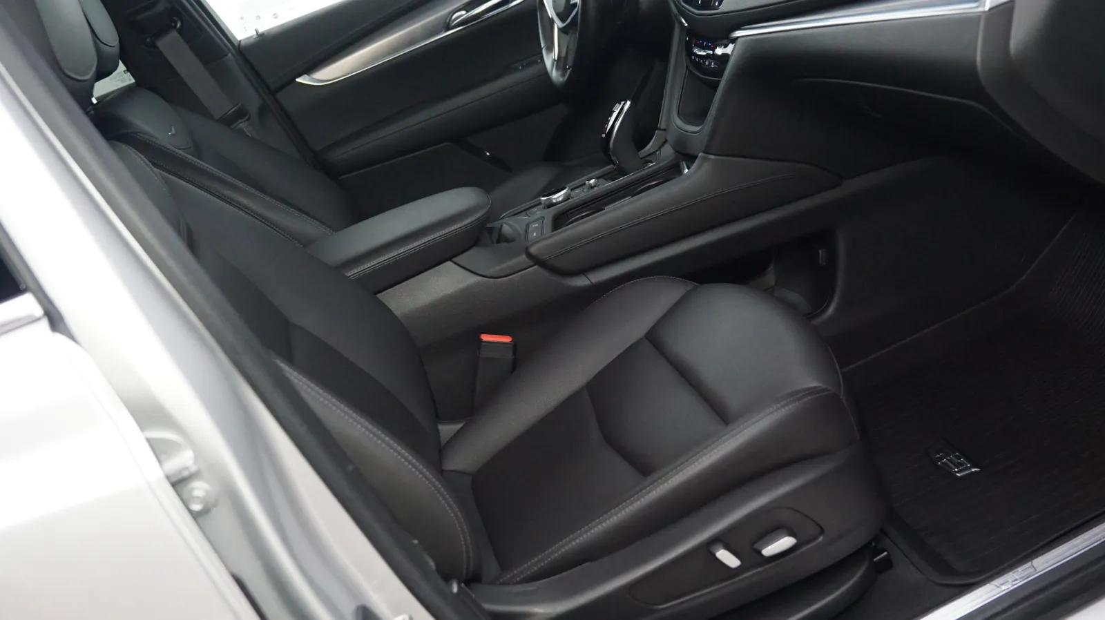More photos of 2020 Cadillac XT5 Luxury FWD at Auto City, CA