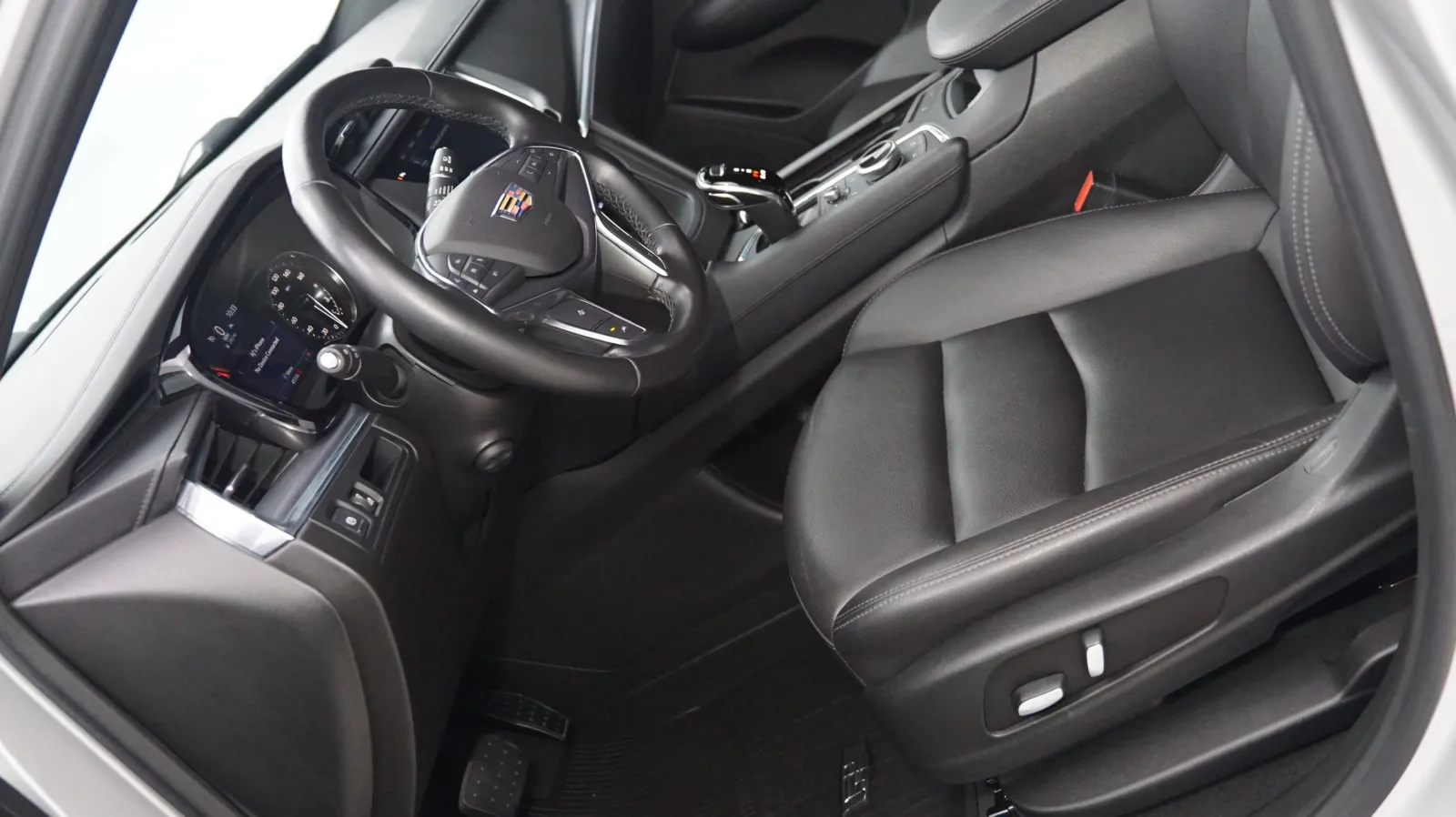 More photos of 2020 Cadillac XT5 Luxury FWD at Auto City, CA
