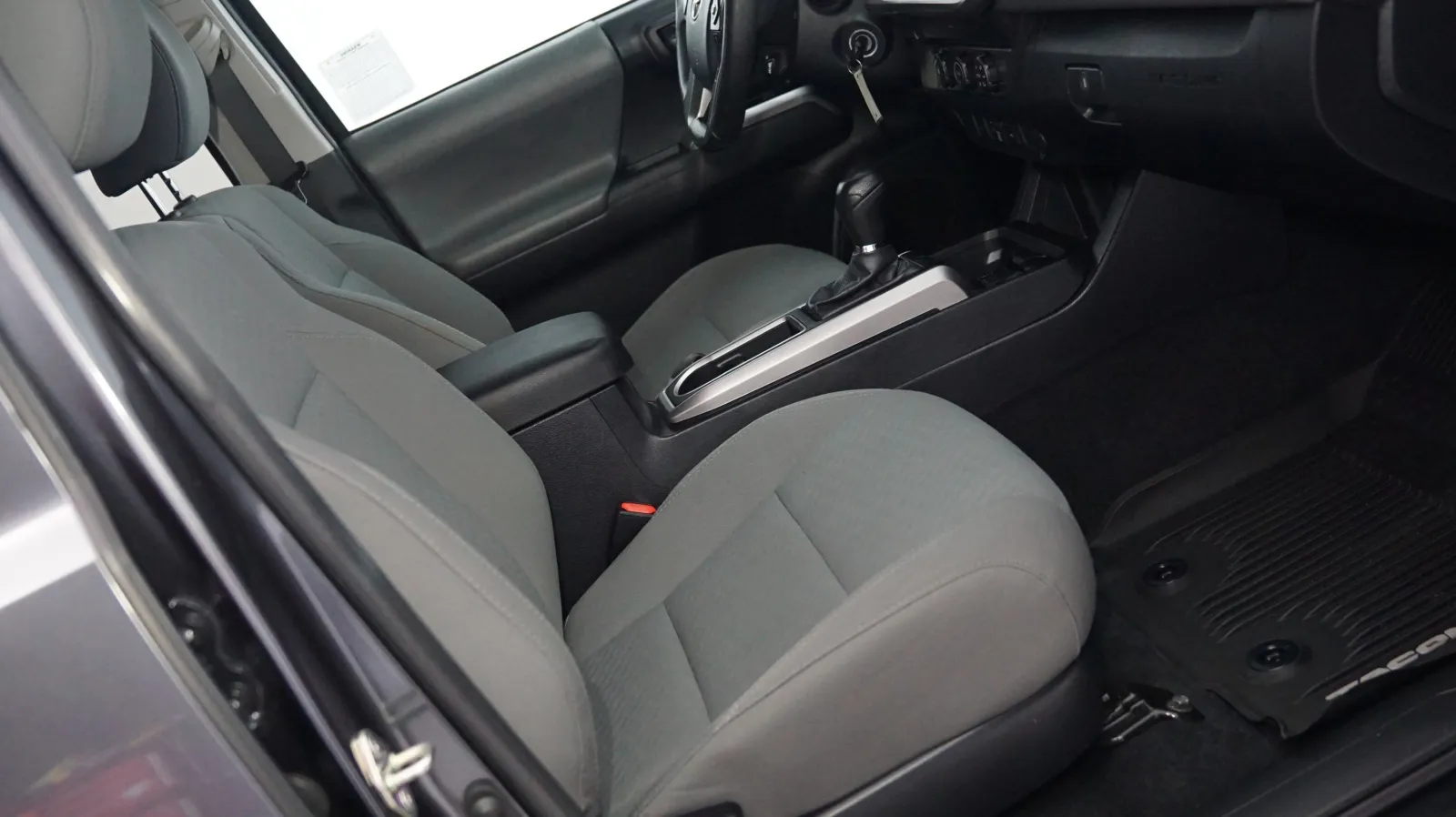 More photos of 2020 Toyota Tacoma SR5 at Auto City, CA