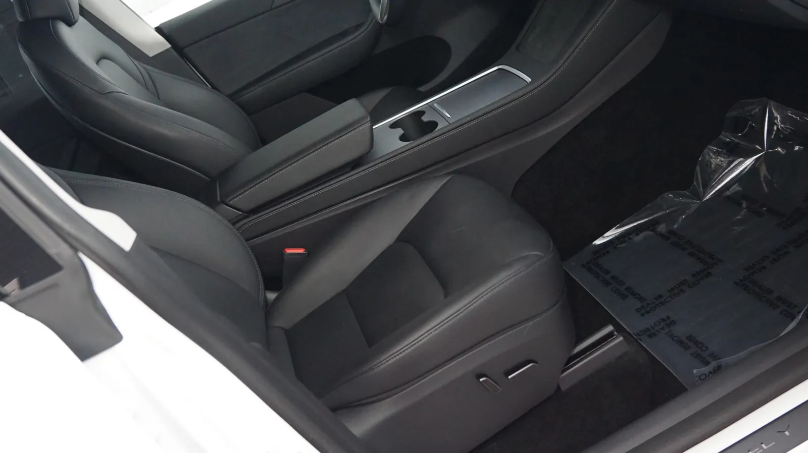 More photos of 2023 Tesla Model Y Long Range at Auto City, CA