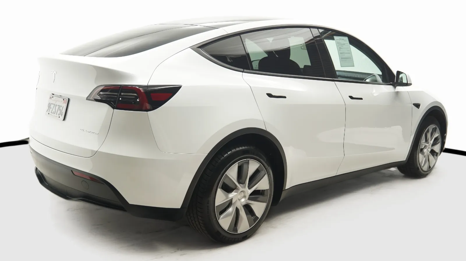 More photos of 2023 Tesla Model Y Long Range at Auto City, CA
