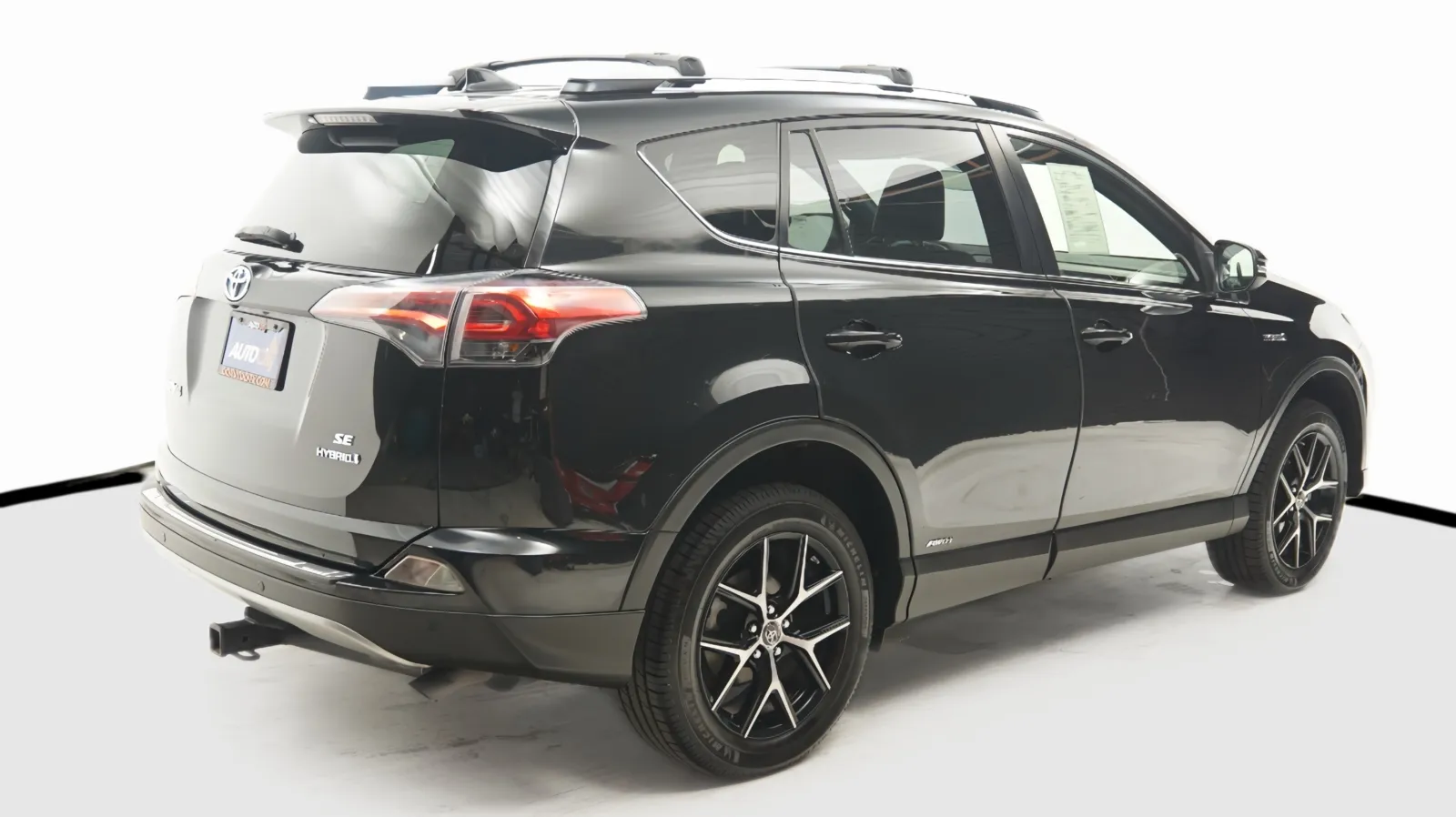More photos of 2018 Toyota RAV4 Hybrid SE at Auto City, CA