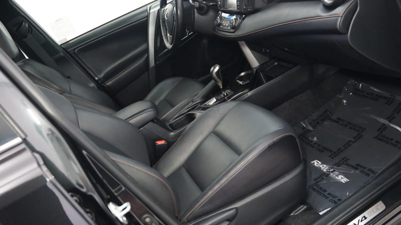 More photos of 2018 Toyota RAV4 Hybrid SE at Auto City, CA