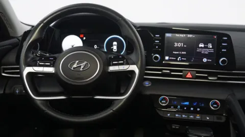 More photos of 2022 Hyundai Elantra SEL at Auto City, CA