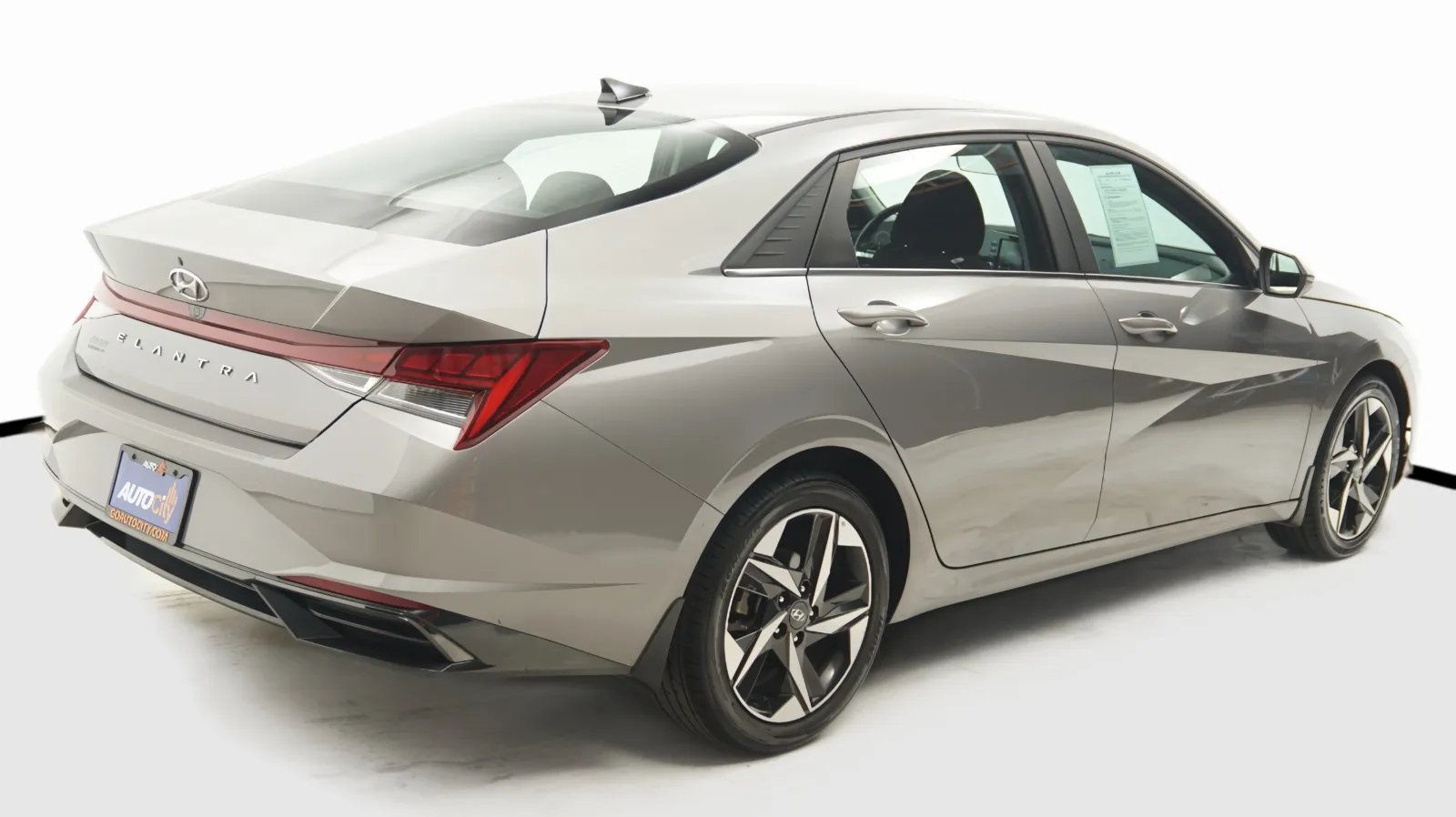 More photos of 2022 Hyundai Elantra SEL at Auto City, CA