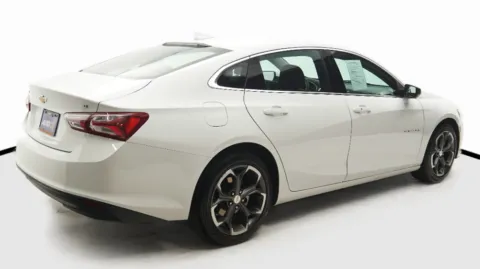 More photos of 2022 Chevrolet Malibu LT at Auto City, CA
