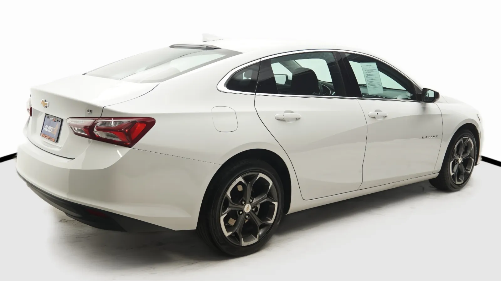 More photos of 2022 Chevrolet Malibu LT at Auto City, CA