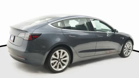 More photos of 2020 Tesla Model 3 Standard Range Plus at Auto City, CA