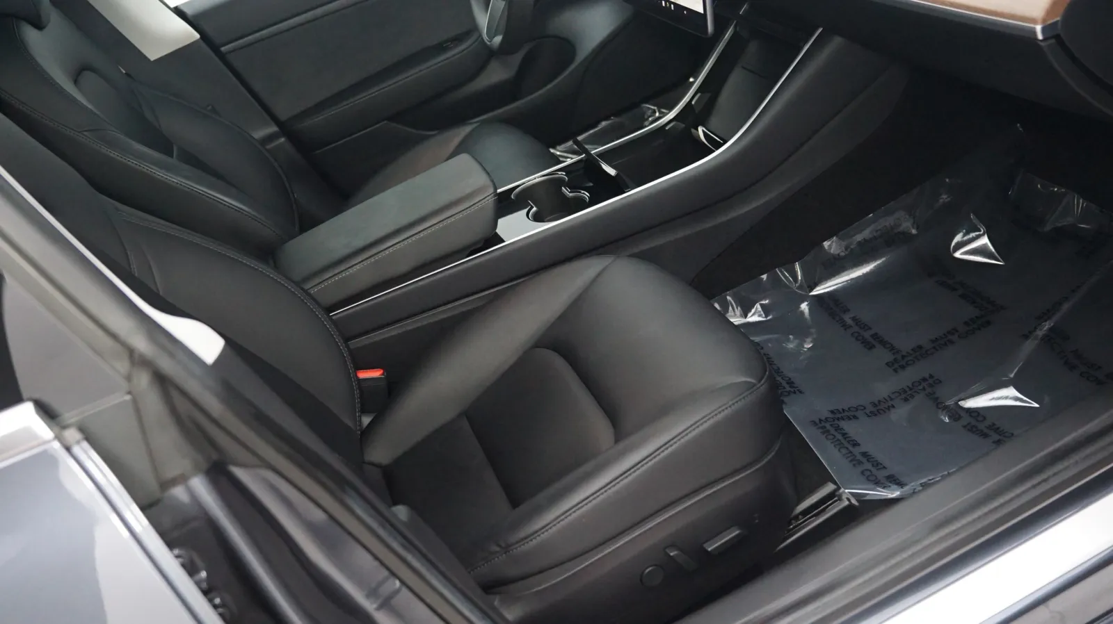 More photos of 2020 Tesla Model 3 Standard Range Plus at Auto City, CA