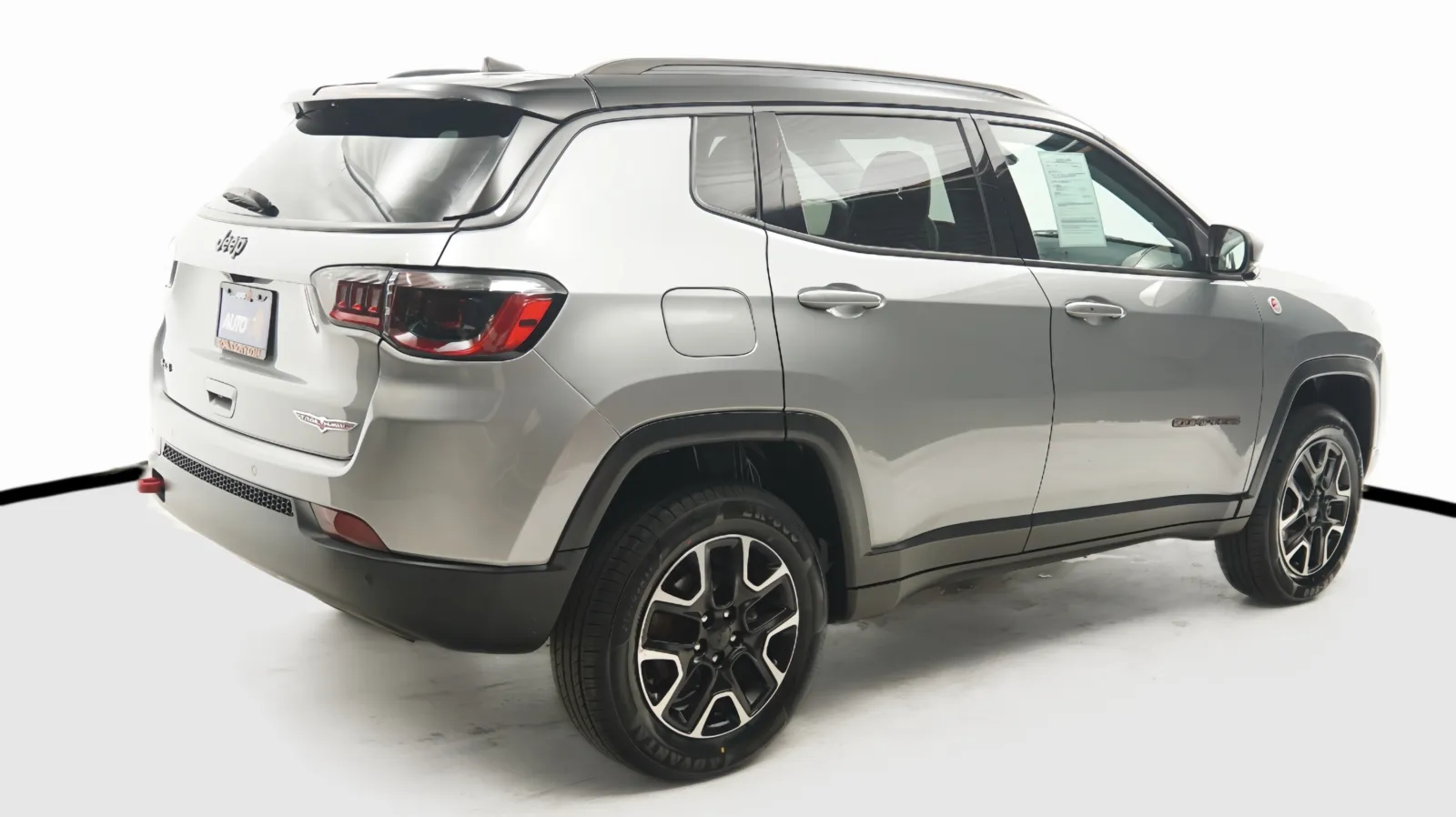 More photos of 2021 Jeep Compass Trailhawk at Auto City, CA