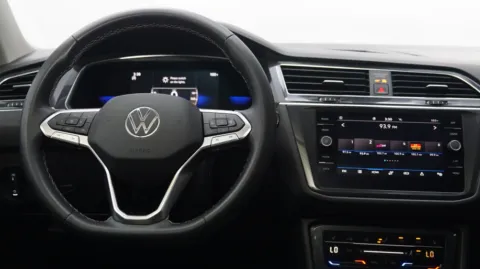 More photos of 2022 Volkswagen Tiguan SE at Auto City, CA