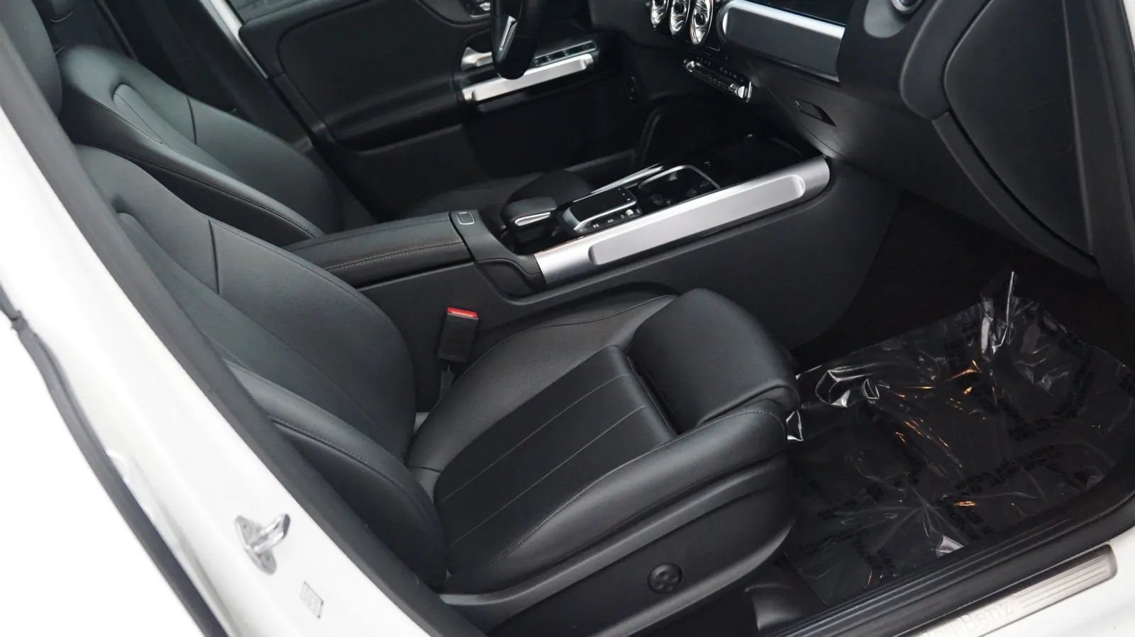 More photos of 2023 Mercedes-Benz GLB 250 at Auto City, CA