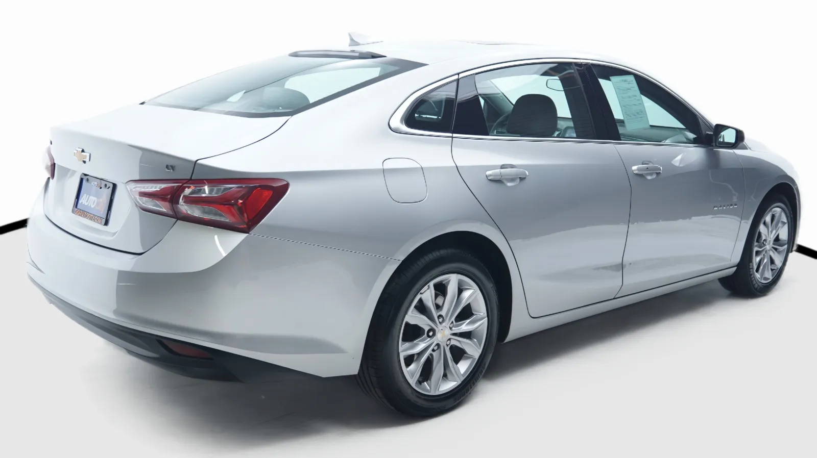 More photos of 2022 Chevrolet Malibu LT at Auto City, CA