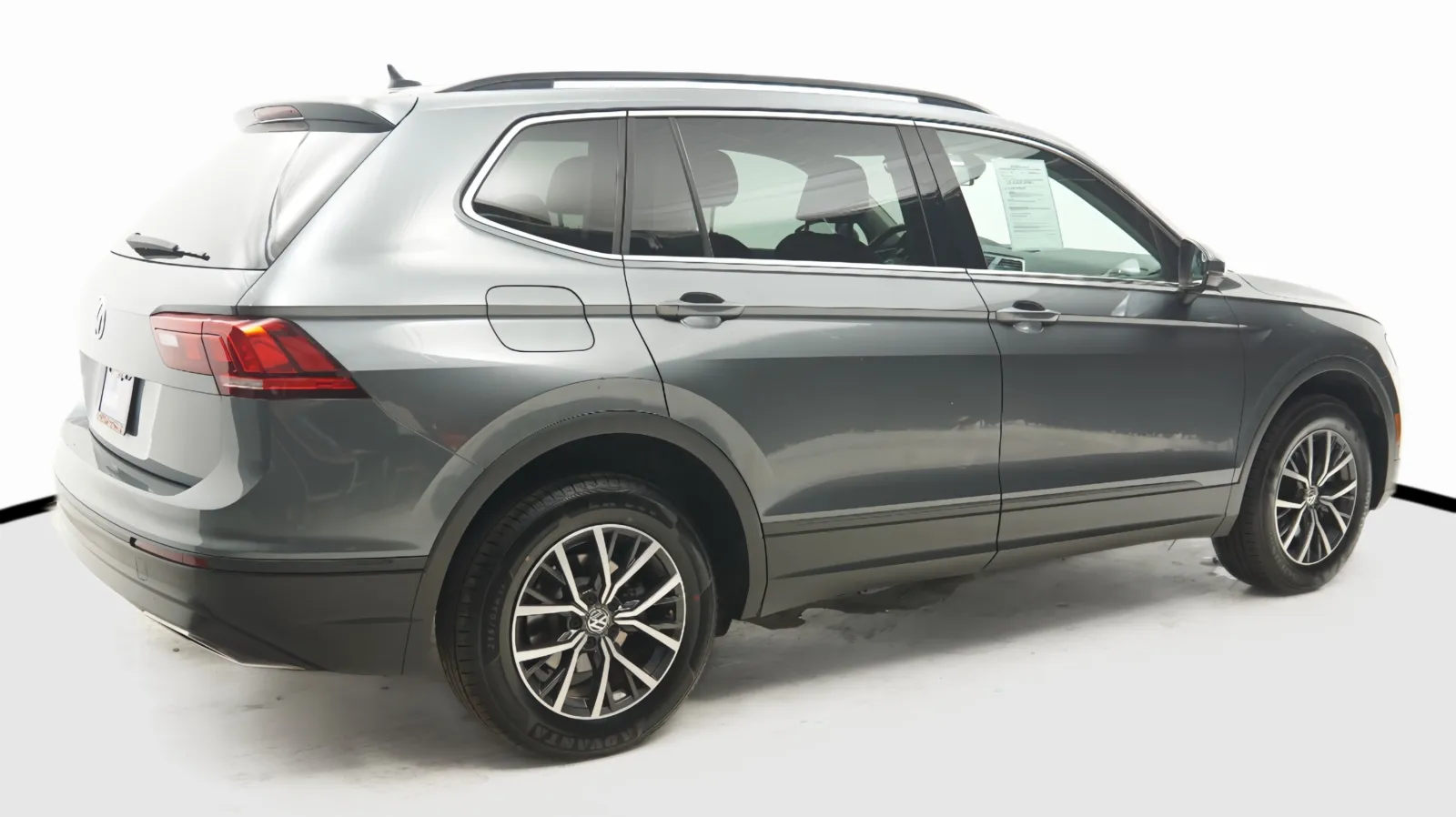 More photos of 2019 Volkswagen Tiguan SE at Auto City, CA